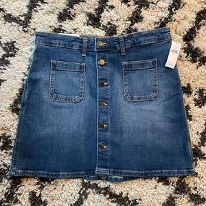 GAP Factory Women’s Denim Button-Front Skirt, size 10/30. New With Tags NWT.